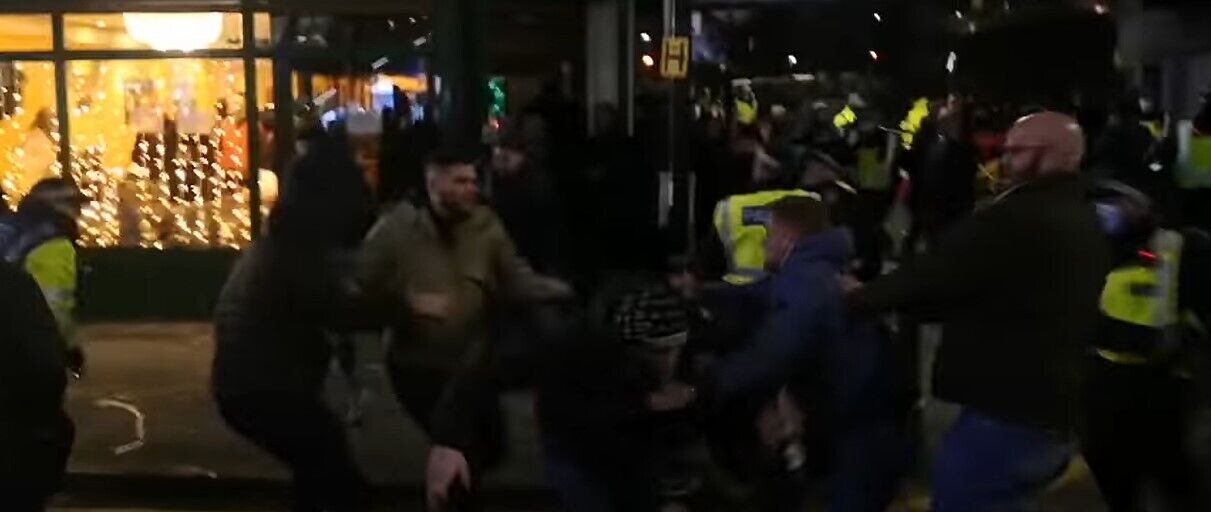 Бійка фанатів у Лондоні.