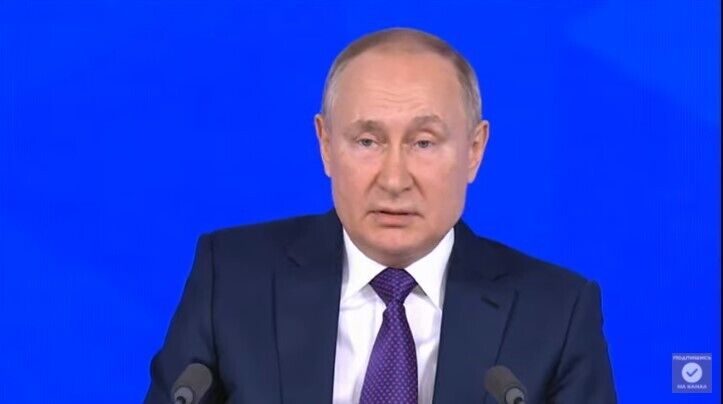 Путин пришел на пресс-конференцию