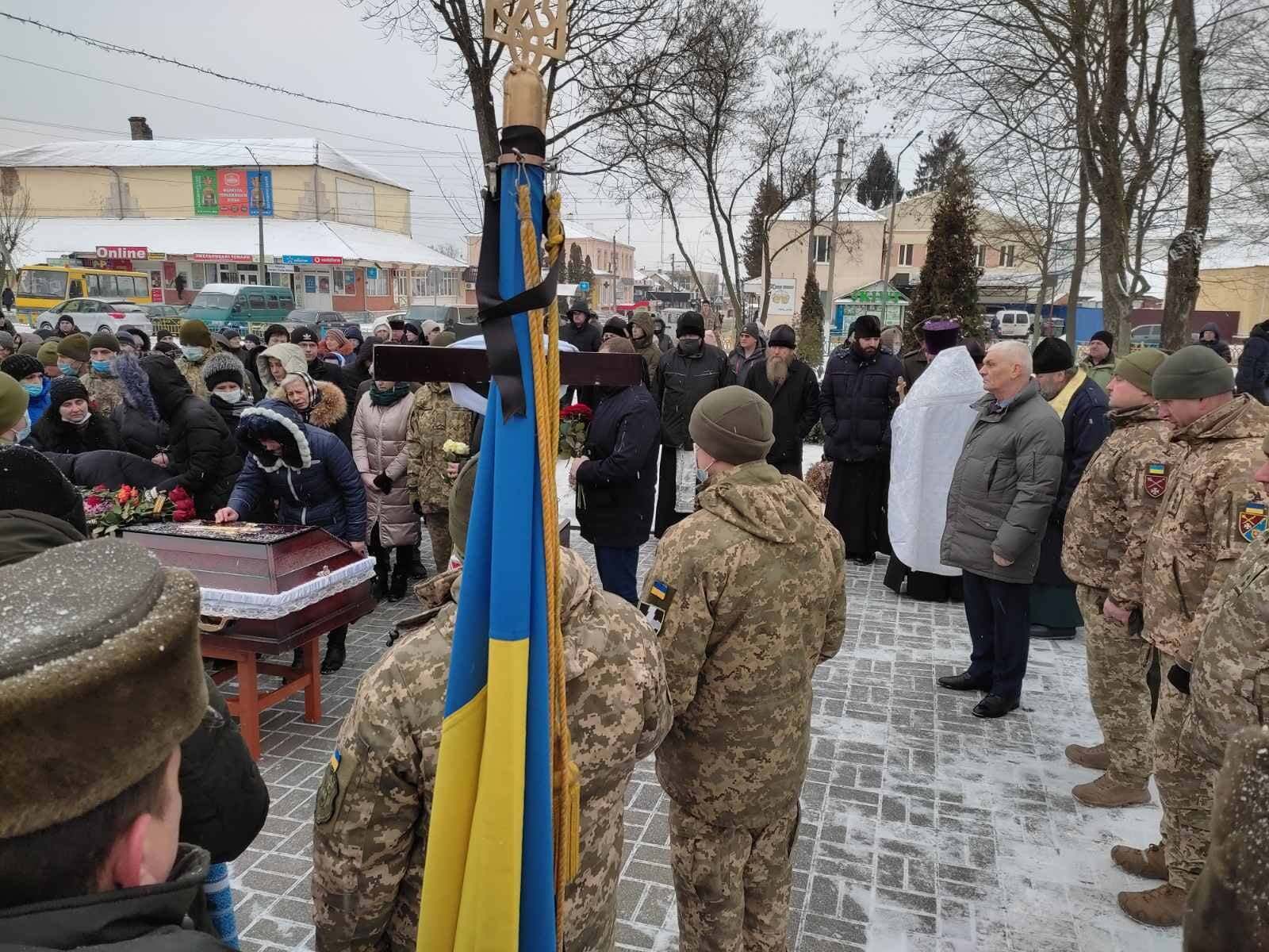 Личность погибшего в боях за Луганский аэропорт подтвердила экспертиза ДНК: его перезахоронили на родине. Фото