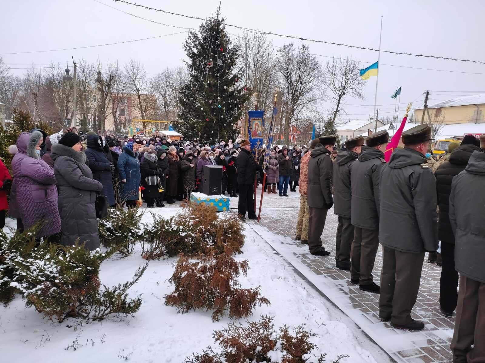 Личность погибшего в боях за Луганский аэропорт подтвердила экспертиза ДНК: его перезахоронили на родине. Фото