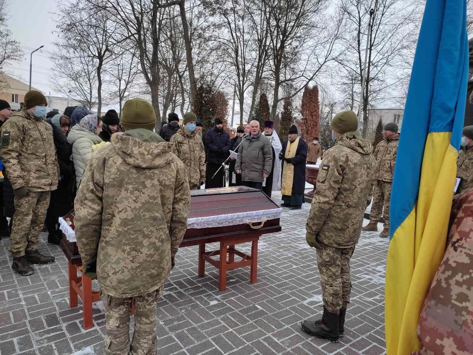 Личность погибшего в боях за Луганский аэропорт подтвердила экспертиза ДНК: его перезахоронили на родине. Фото