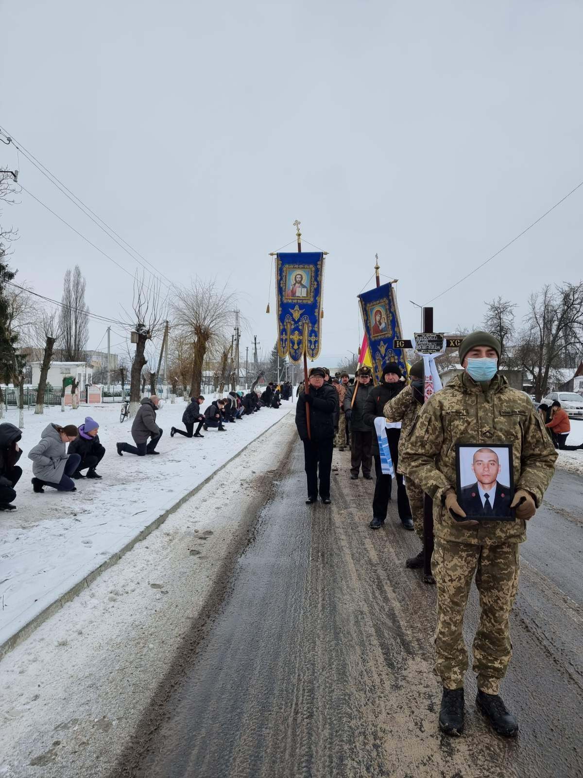 Личность погибшего в боях за Луганский аэропорт подтвердила экспертиза ДНК: его перезахоронили на родине. Фото