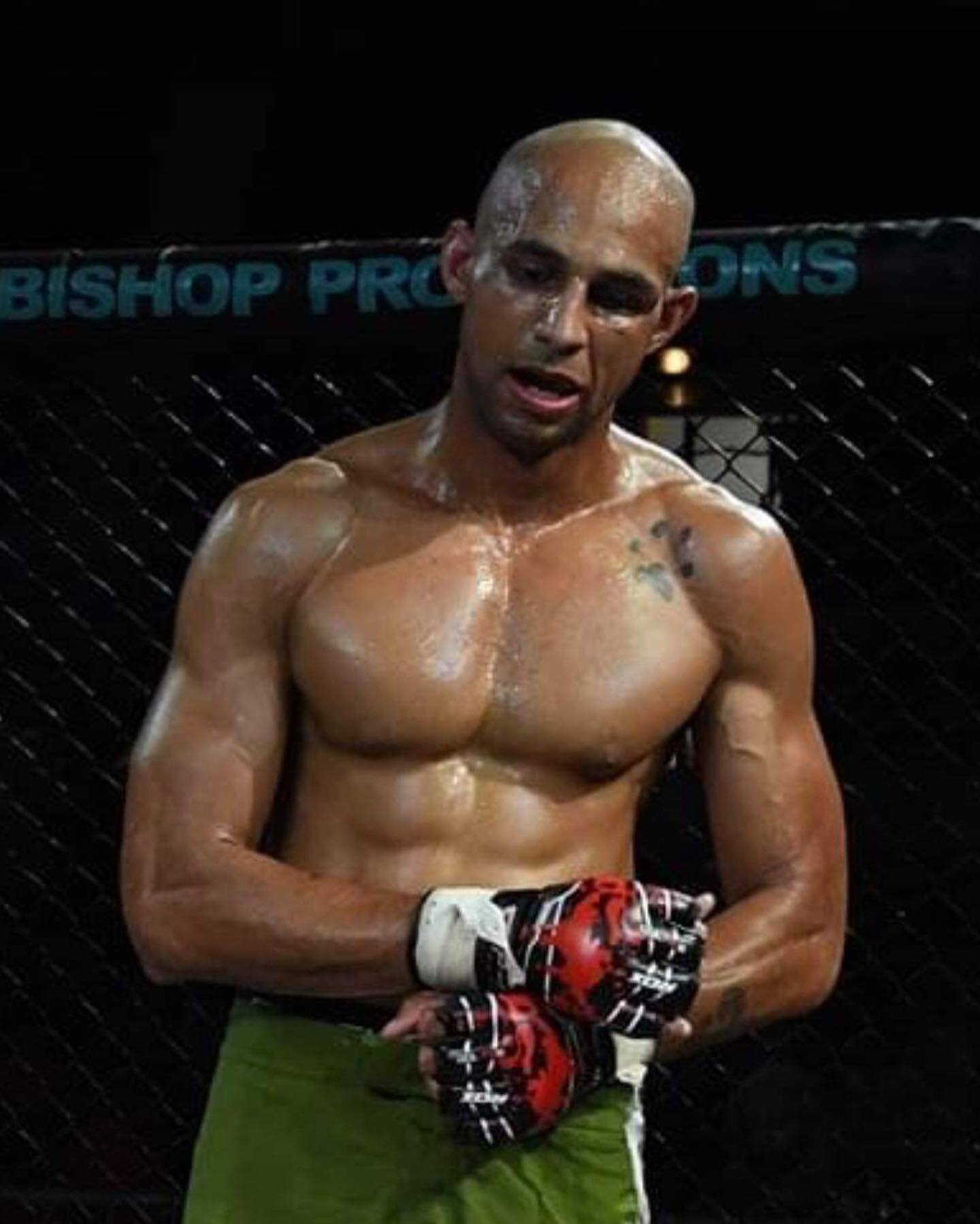 Бойца MMA убило взрывом на второй работе