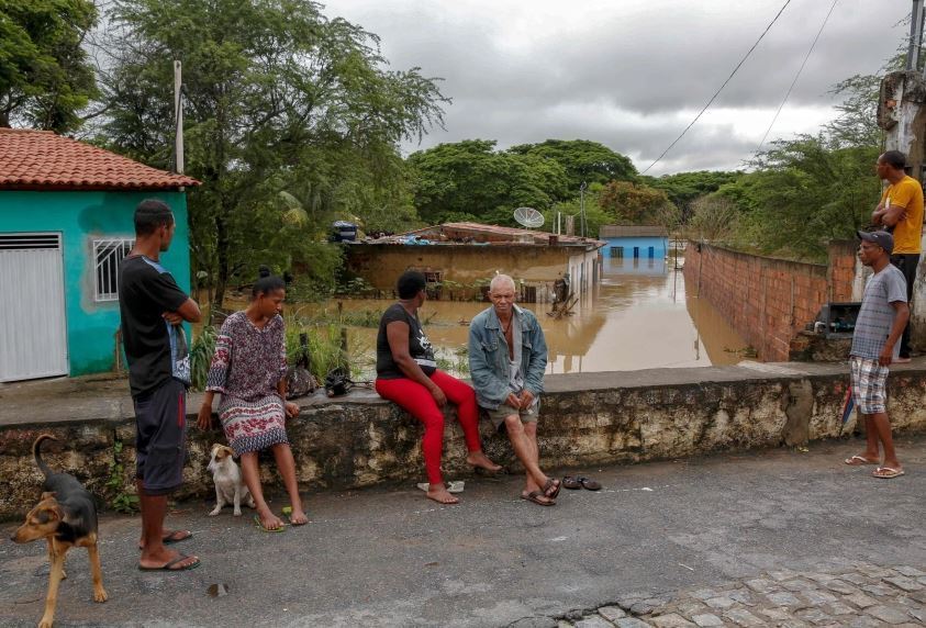 В Бразилии тысячи человек покинули свои дома из-за наводнения