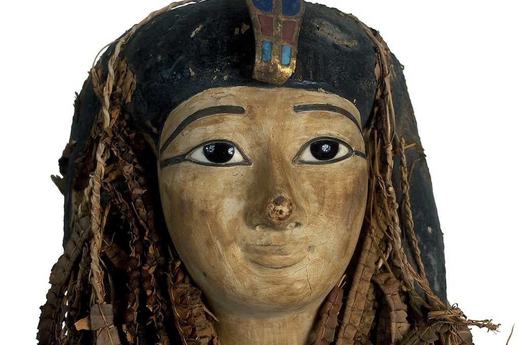 Мумию Аменхотепа I обнаружили в 1881 году среди других перезахороненных мумий на археологическом участке Дейр-эль-Бахри на юге Египта.