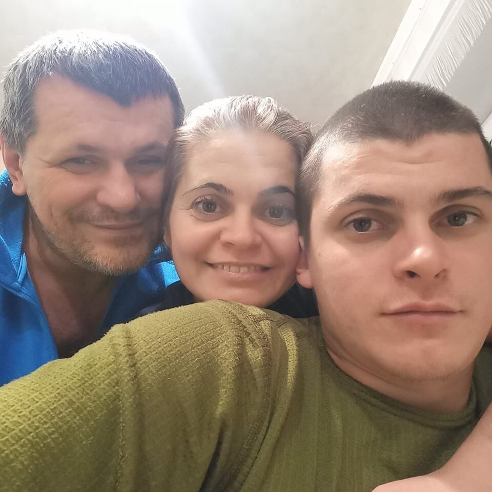 После смерти Валерия его отец опубликовал последнее семейное фото с сыном и женой