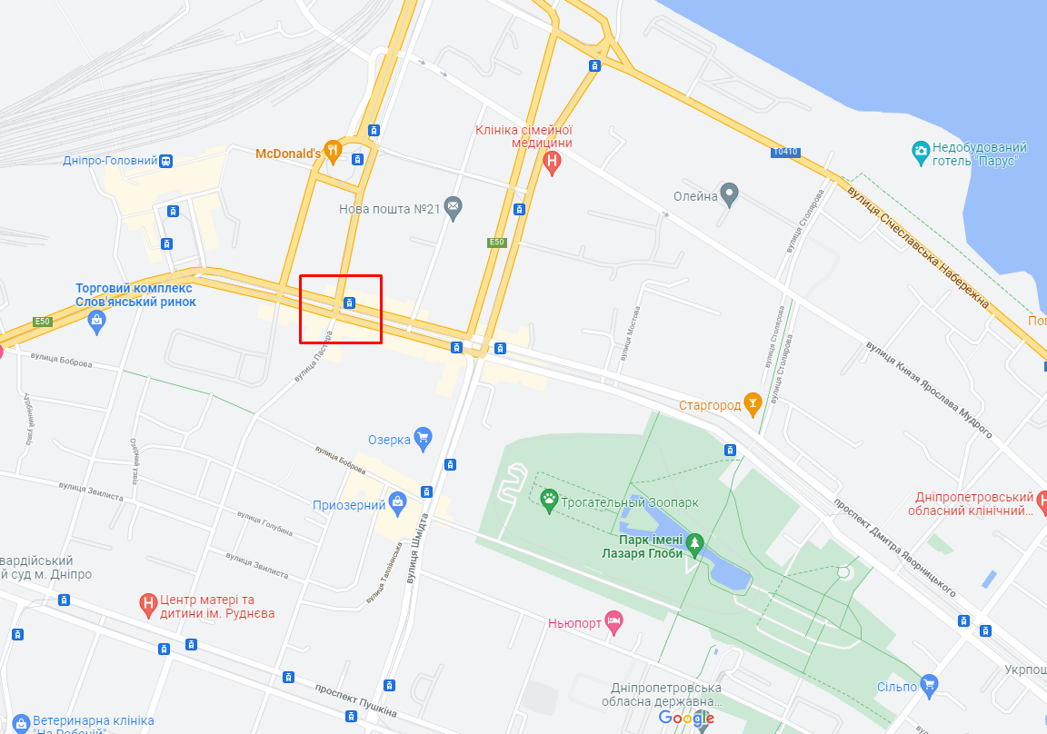 ДТП трапилася на перехресті проспекту Яворницького та вулиці Пастера.