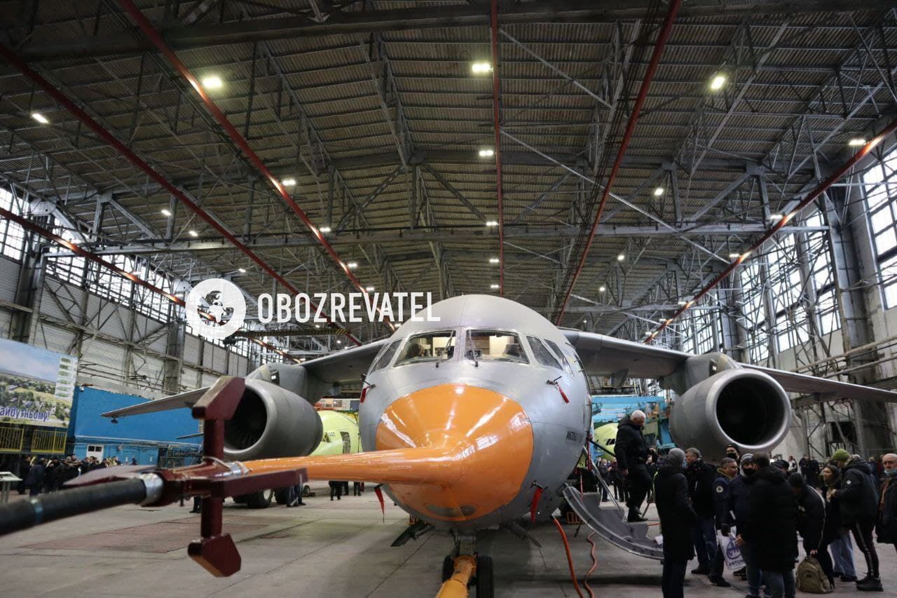 "Антонов" представил первый военно-транспортный самолет нового поколения. Фото