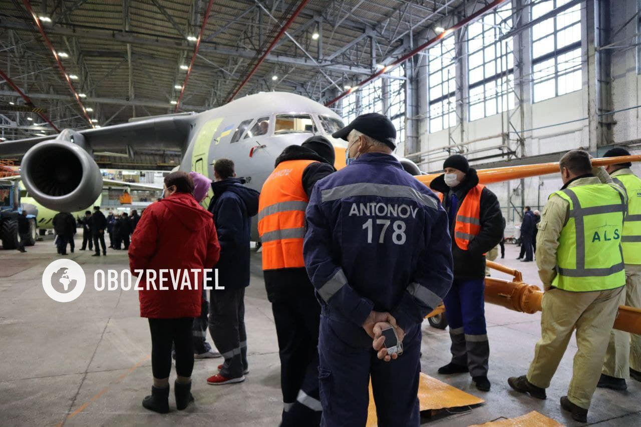 "Антонов" презентував перший військово-транспортний літак нового покоління. Фото