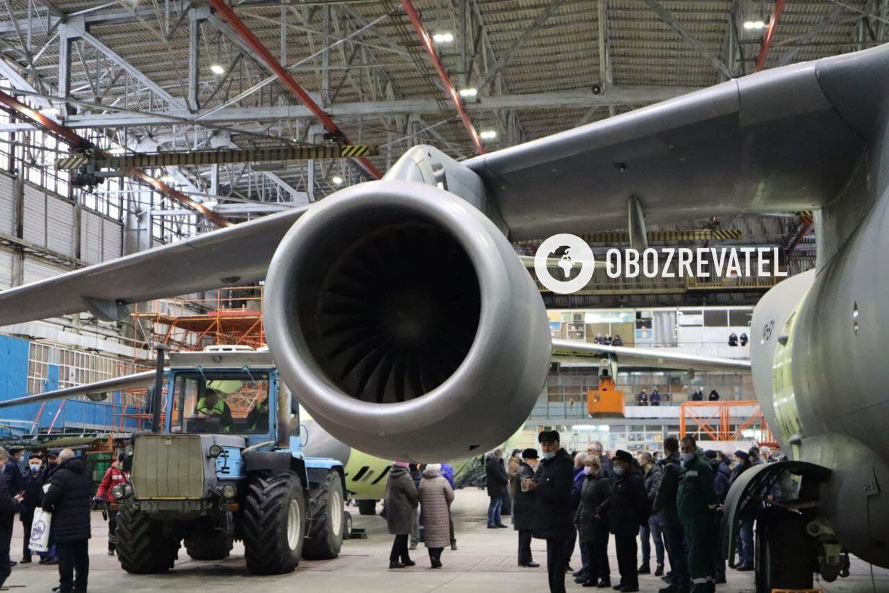 "Антонов" презентував перший військово-транспортний літак нового покоління. Фото
