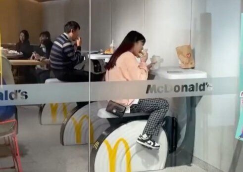 Відео з китайського McDonald's завірусилося в мережі