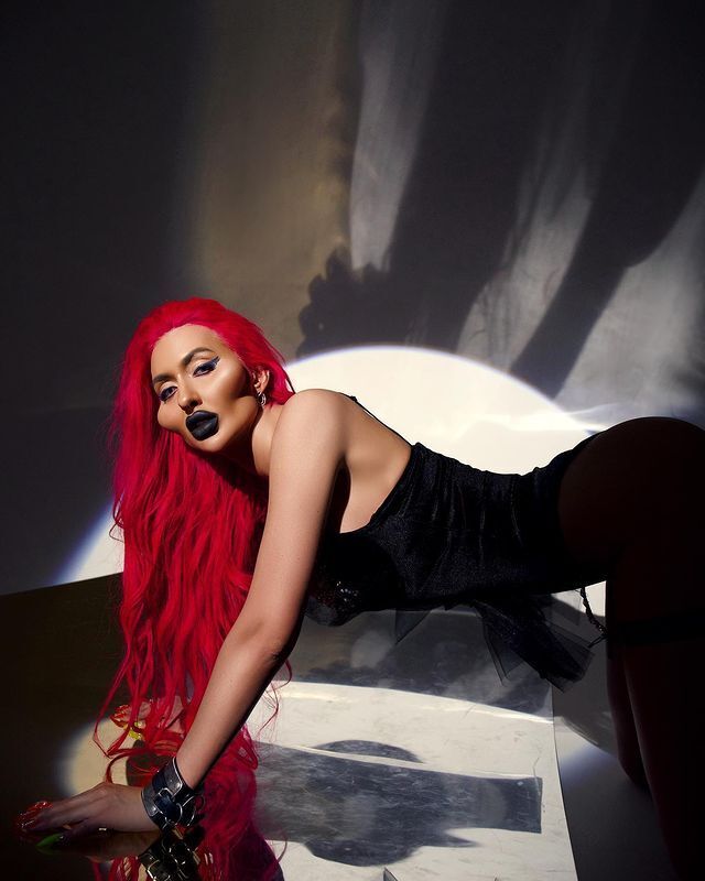 Модель Анастасия Покрещук.