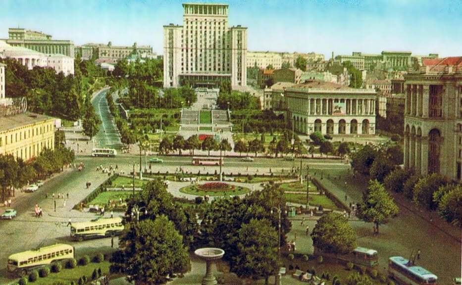 В сети показали, как выглядел Майдан Незалежности в 1960-х годах. Уникальные фото