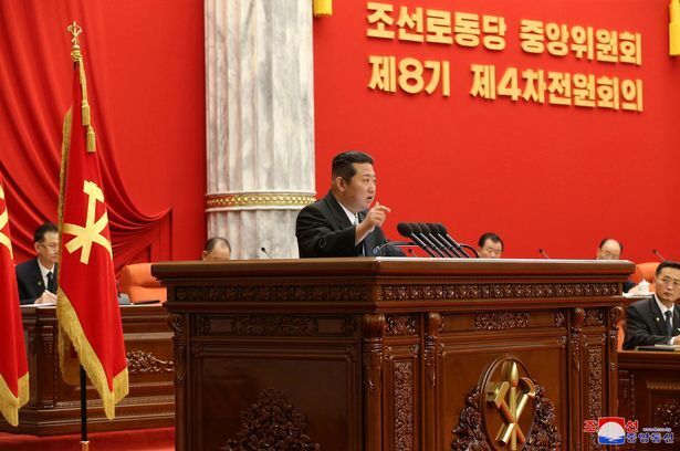 Выступление в доме правительства в Пхеньяне.