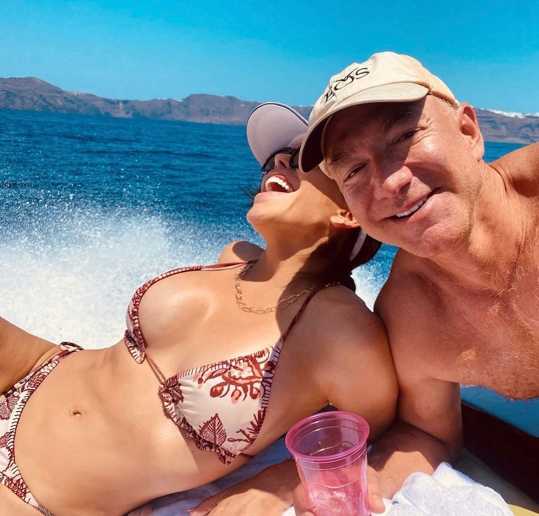 Джефф Безос с женой отдыхает у моря