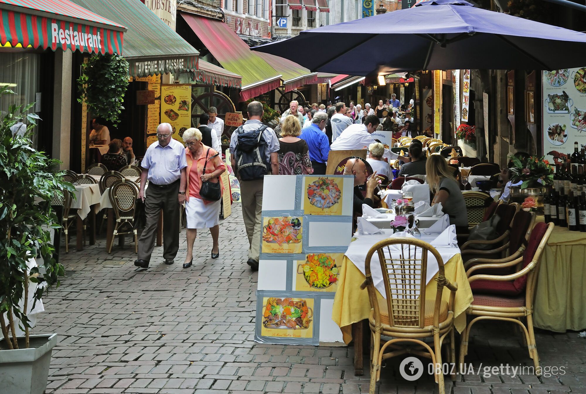 Вулиця Rue des Bouchers/Beenhouwersstraat у Брюсселі.