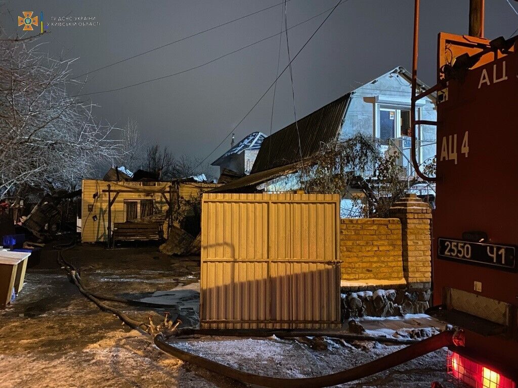 В пожаре в частном доме погибли два человека.