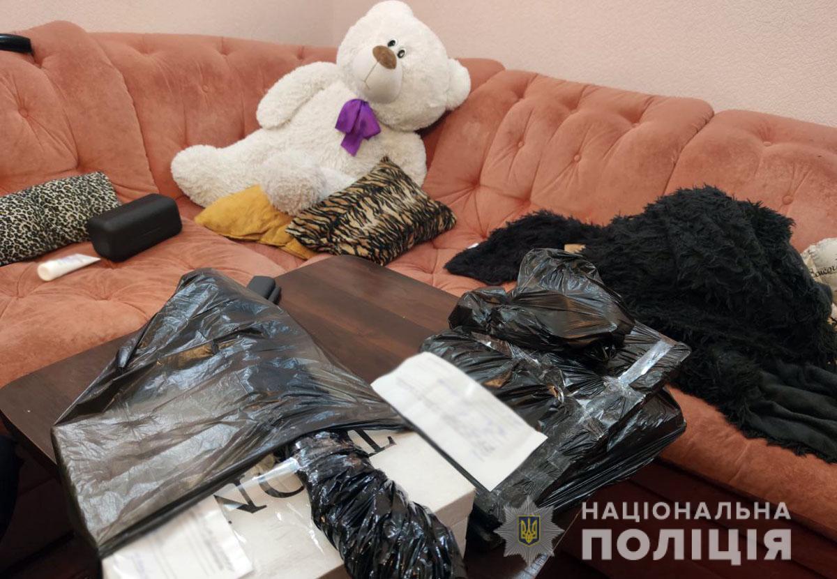 Правоохоронці провели обшуки