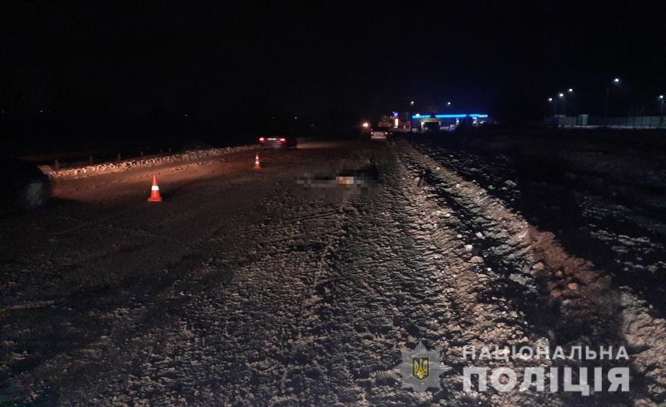 На Харьковщине водитель авто сбил человека и сбежал с места ДТП. Фото