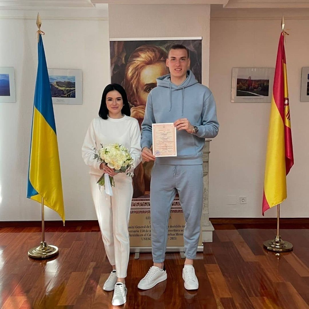 Андрія Луніна та Анастасію розписали у посольстві України.