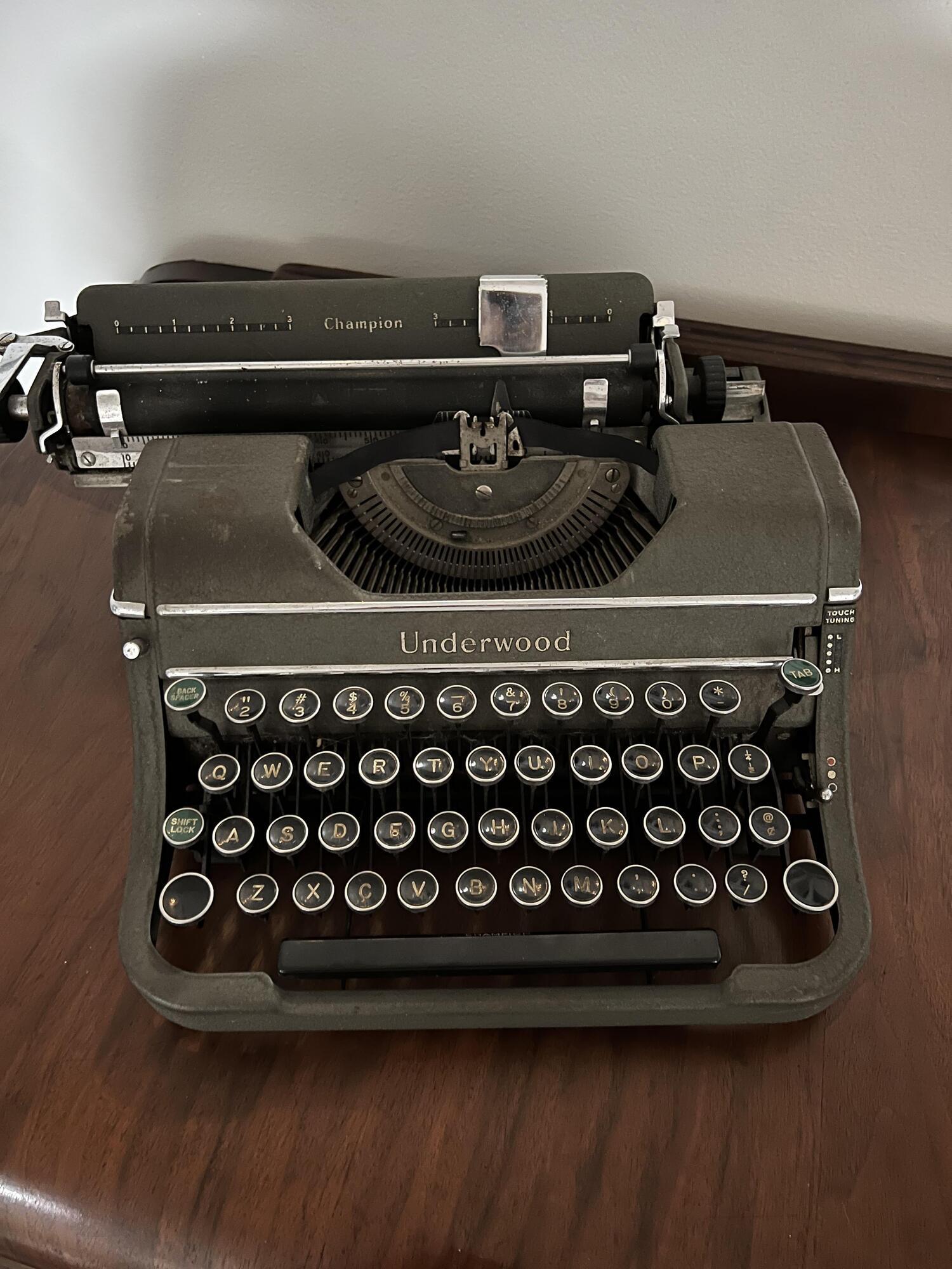 Пишущая машинка 1940 года.