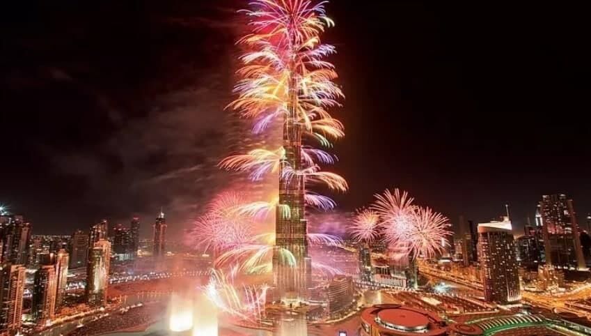 Фейерверк в Дубае в 2021 году.