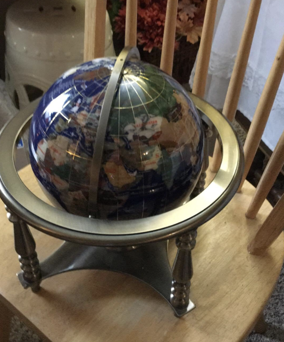 Раритетнкий глобус продавали у комісійному магазині