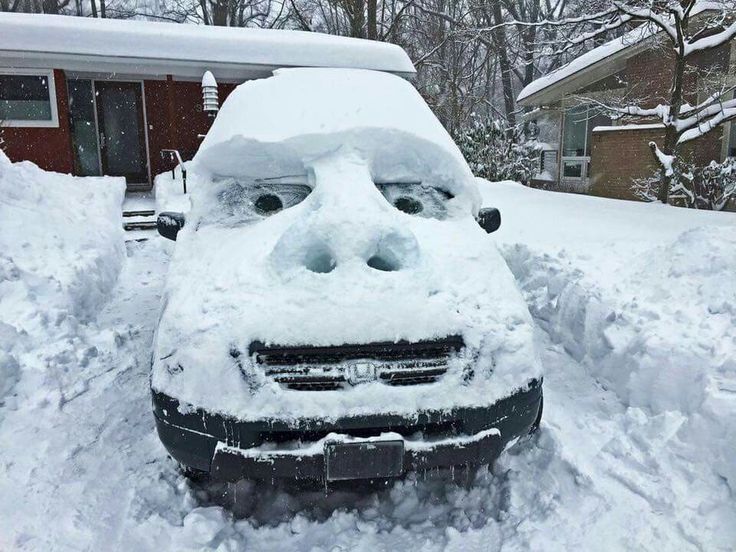Автомобиль стал монстром после снегопада