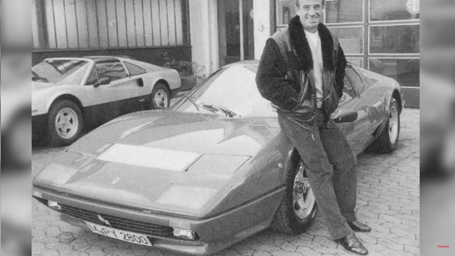 Серебристый Ferrari 512 BBi 1982 года выпуска пополнил гараж Бельмондо в 1985 году