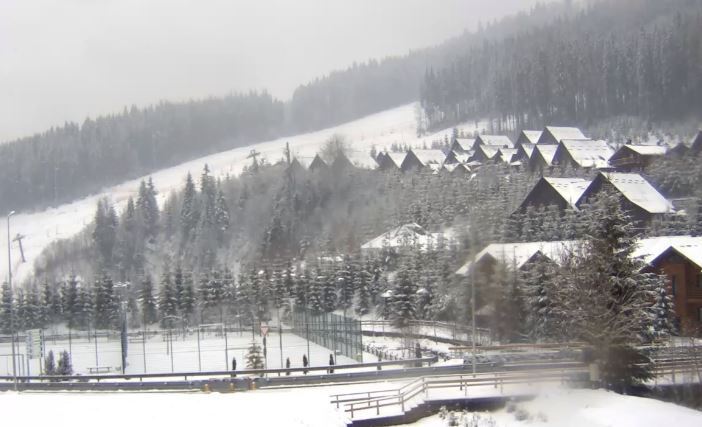 На горнолыжных курортах Карпат идет сильный снег