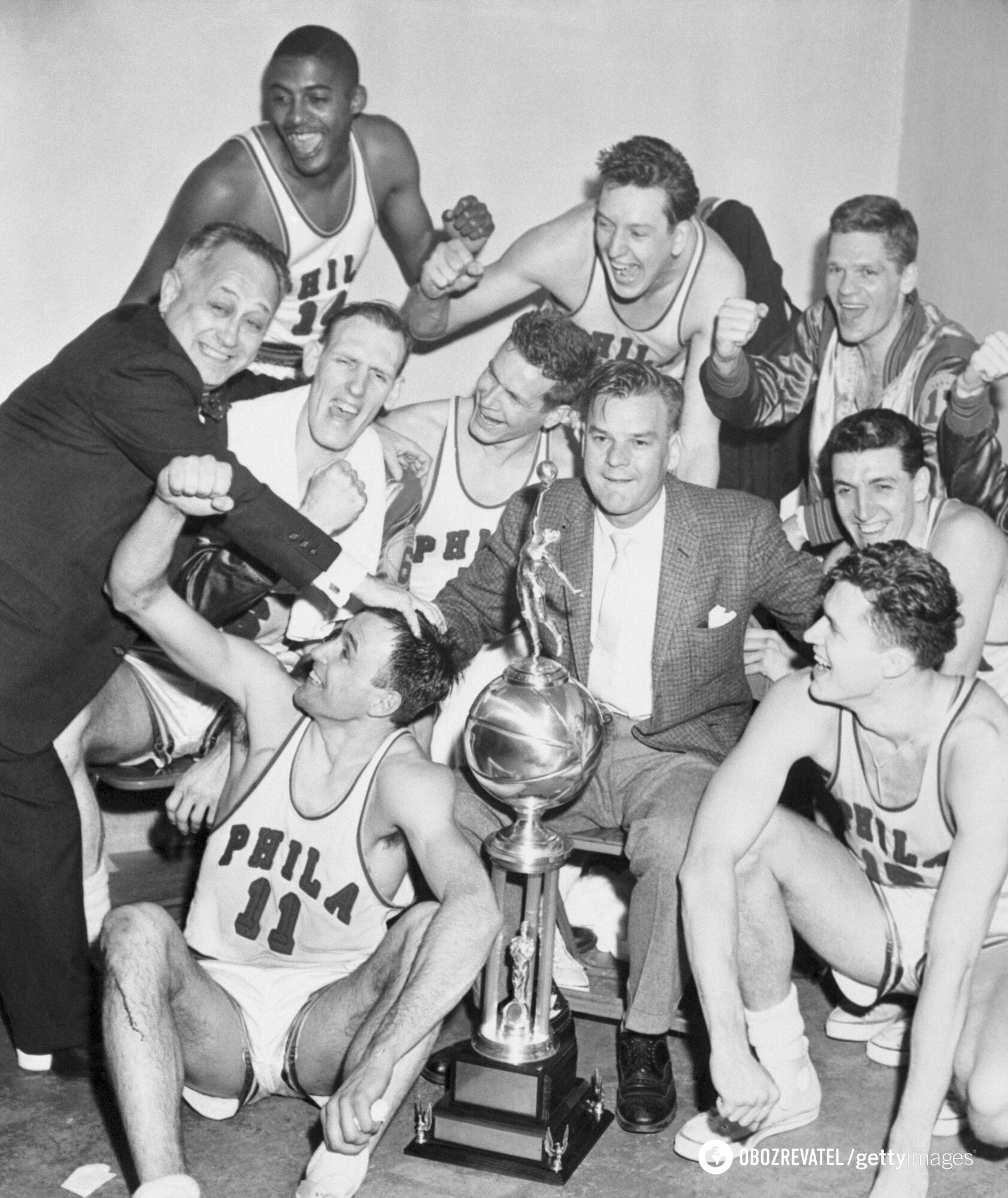 Едвард Готліб та "Філадельфія" з чемпіонським кубком НБА.