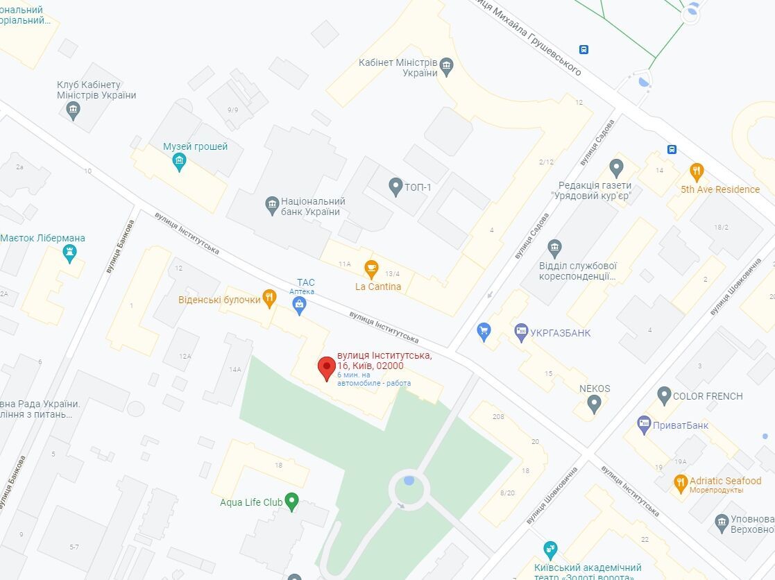 Ліхтарі встановлені біля будинку на вулиці Інститутській, 16.