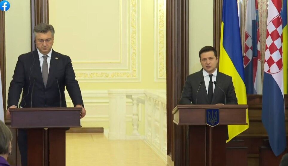 Президент сделал заявление во время совместного брифинга с премьер-министром Хорватии Андреем Пленковичем