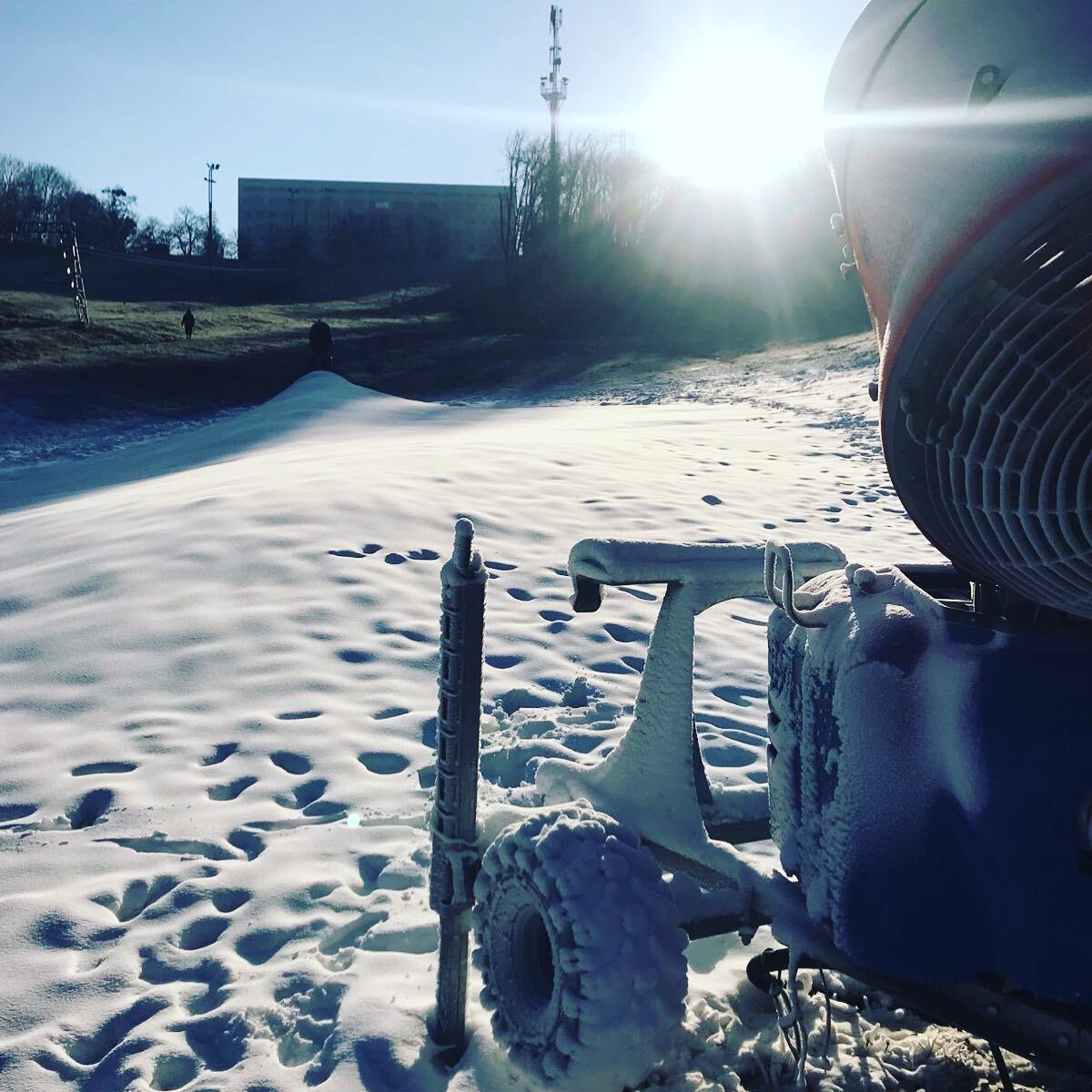 Благодаря снежным пушкам спуски не зависят от погоды.