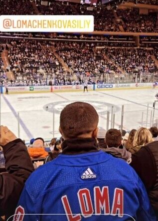 Ломаченко на хоккее в Нью-Йорке.