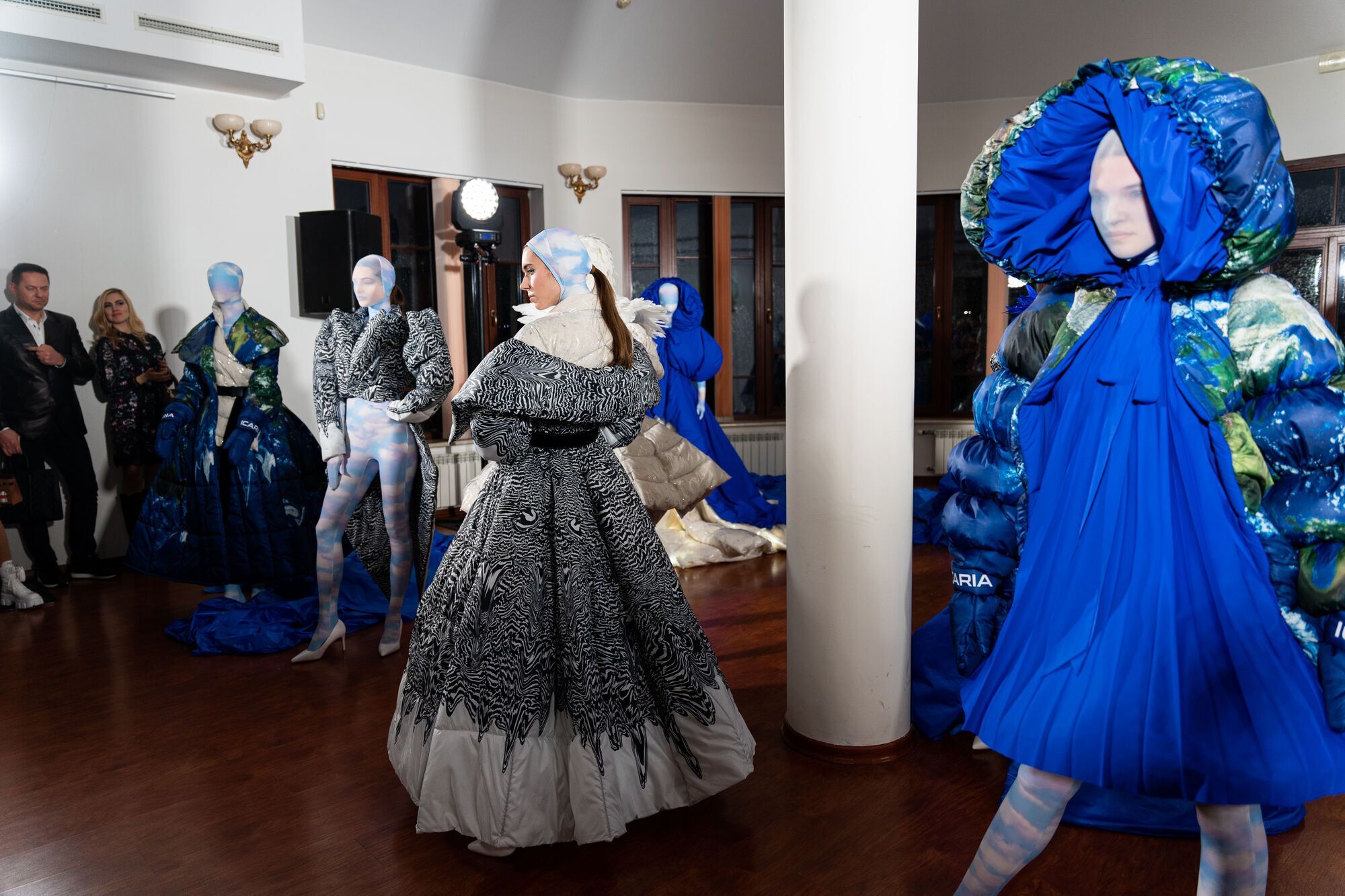 Одяг з переробленої тканини, пух та перо: Наша Ряба і Andre TAN представили fashion колекцію