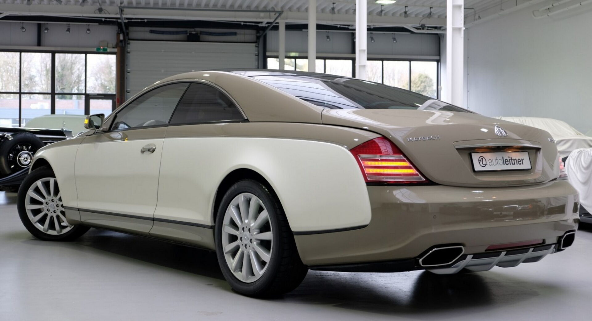 Сегодня за Xenatec Maybach 57S Coupe просят 961950 евро с учетом местных налогов, что составляет $1,16 млн с учетом нынешнего обменного курса