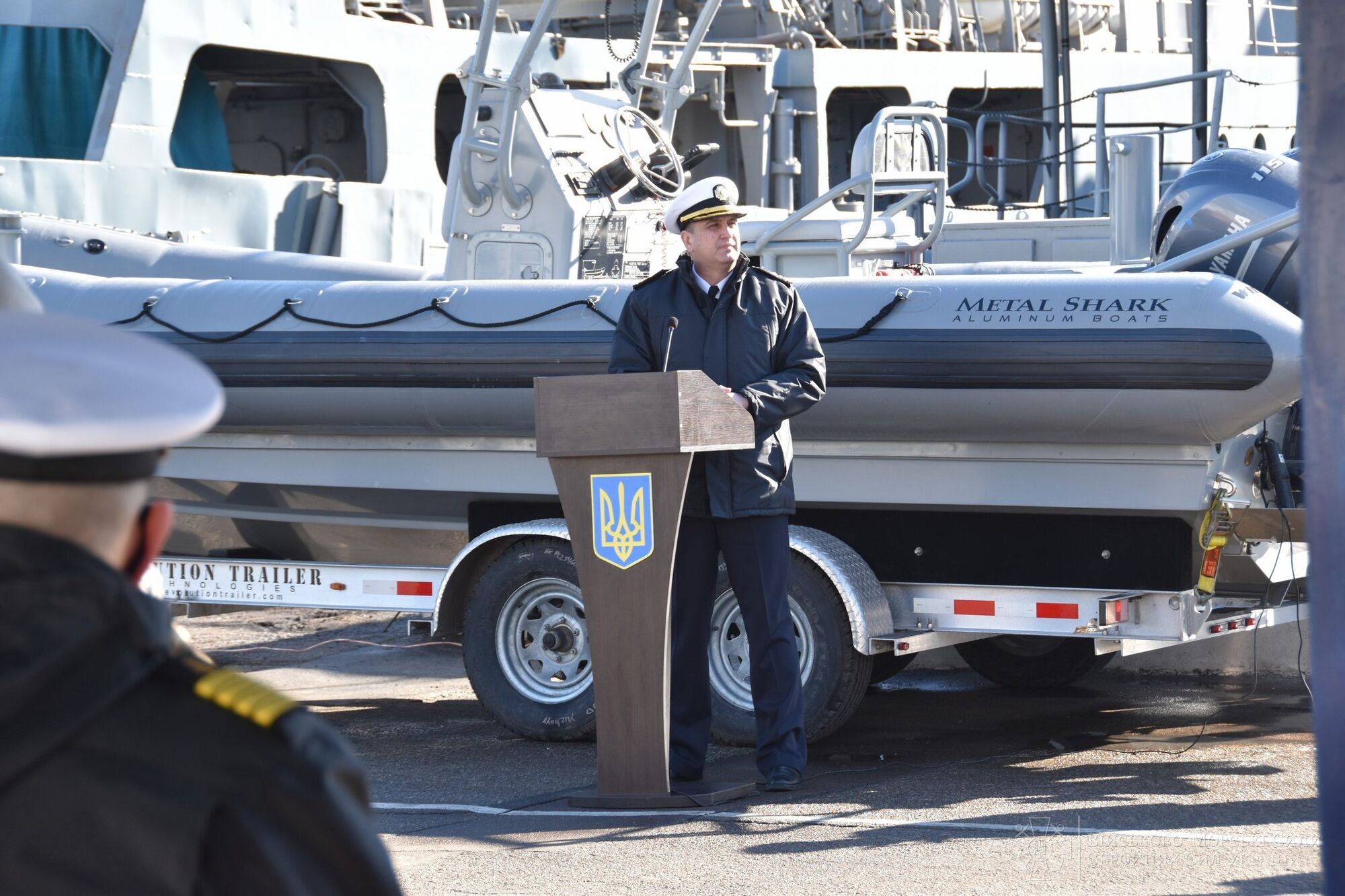 США передали ВМС України броньовані позашляховики "Хамві" і понад 80 човнів. Фото