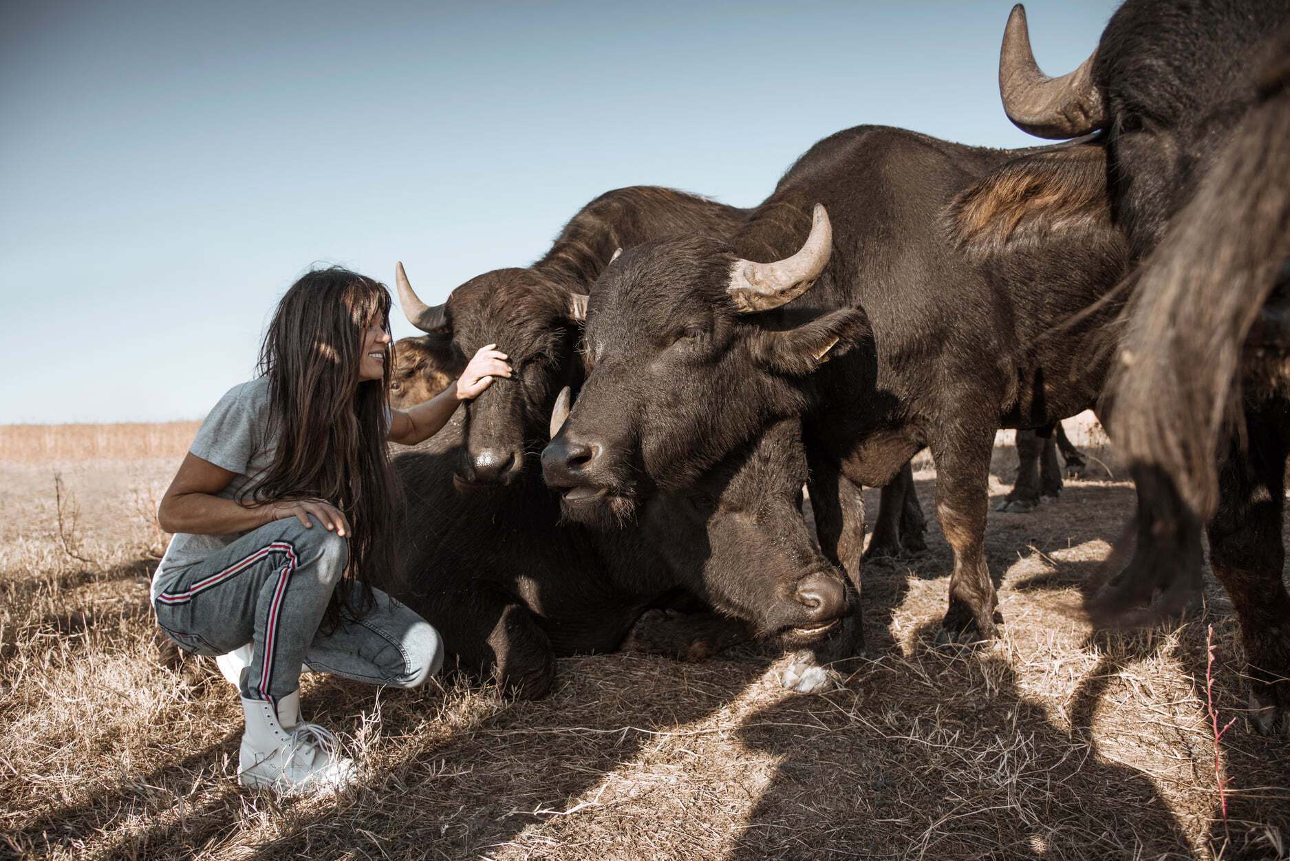 Співачка Руслана позувала на бику.