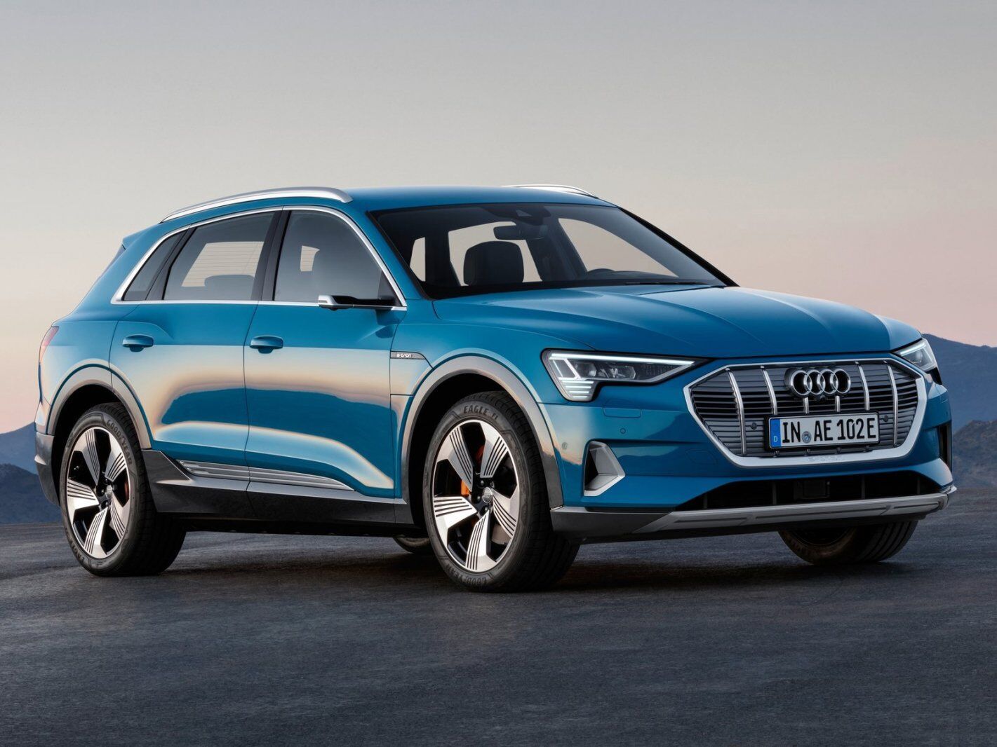 Серийный Audi e-tron quattro