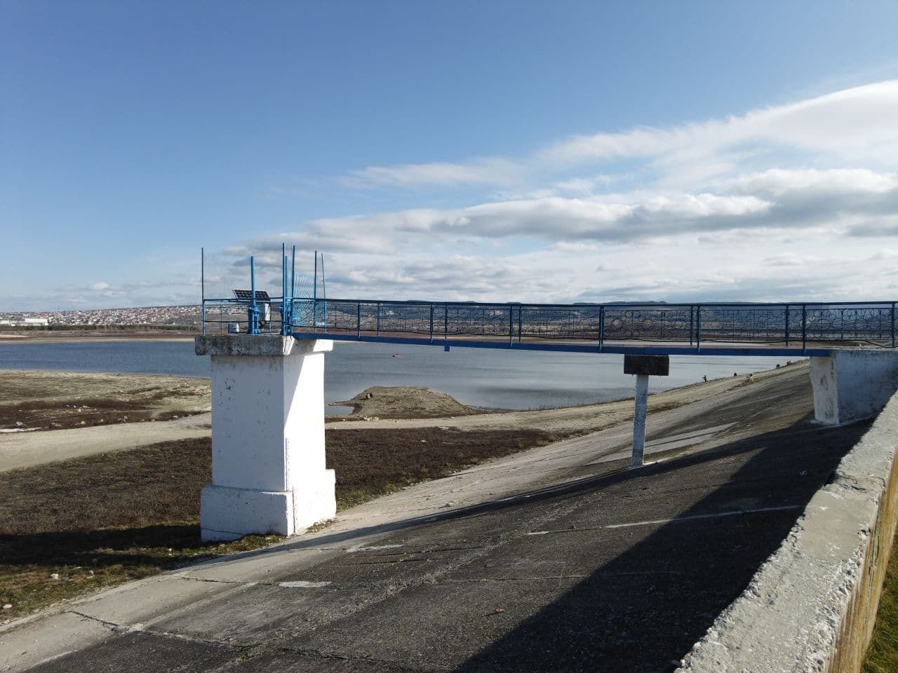 Пірс на Бахчисарайському водосховищі