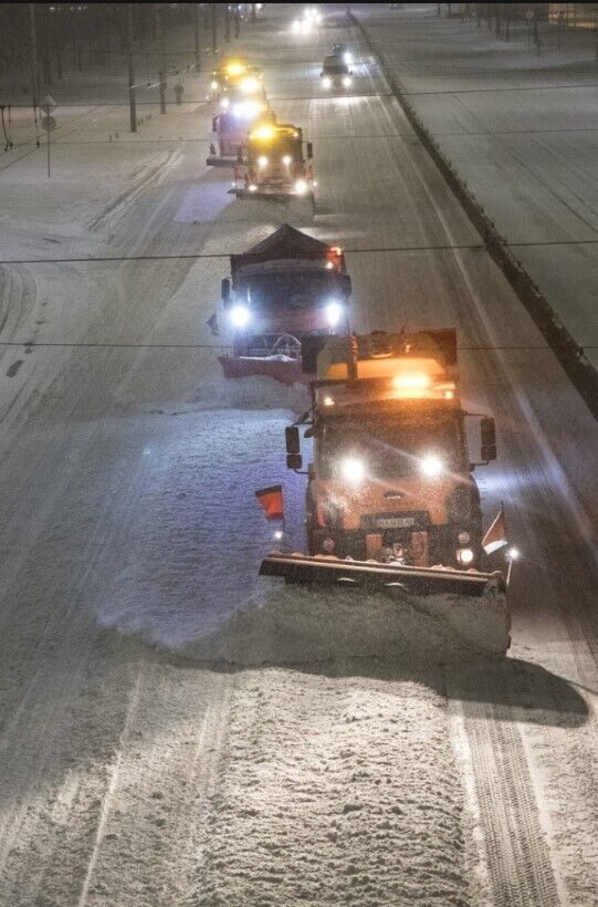 Ночью из столицы вывезли более 1700 тонн снега.