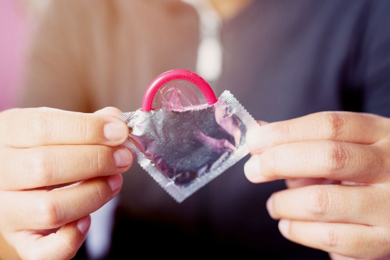 Первый резиновый презерватив появился в 1855 году.