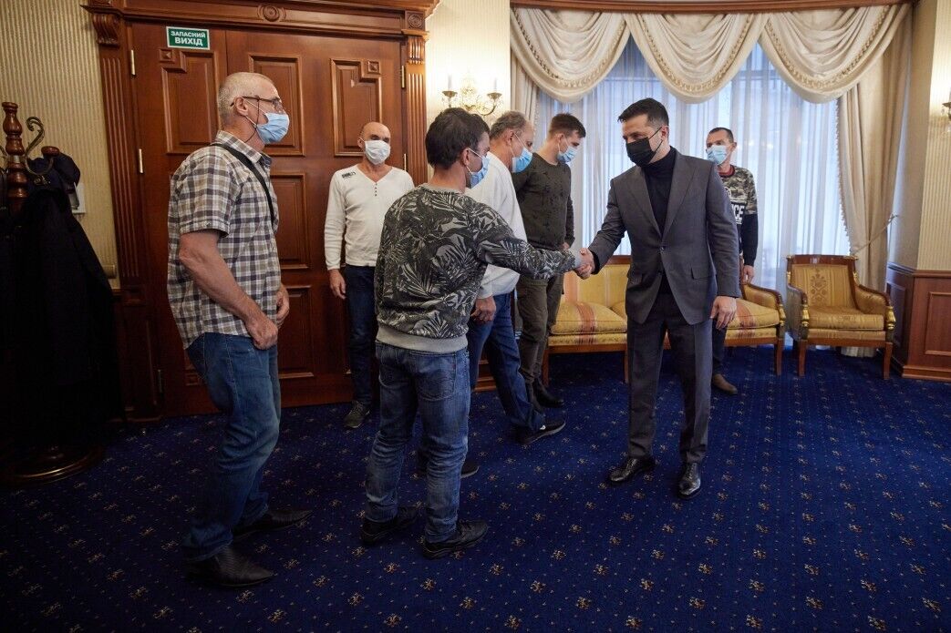 В Україну повернулися полонені моряки: зустрічав особисто Зеленський. Фото