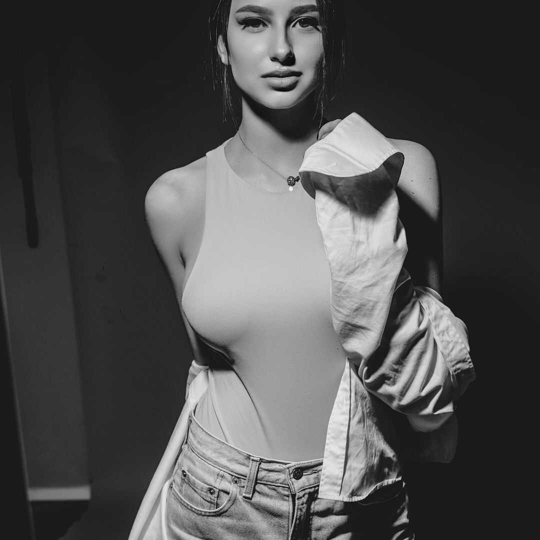 Марія Суха на чорно-білому фото