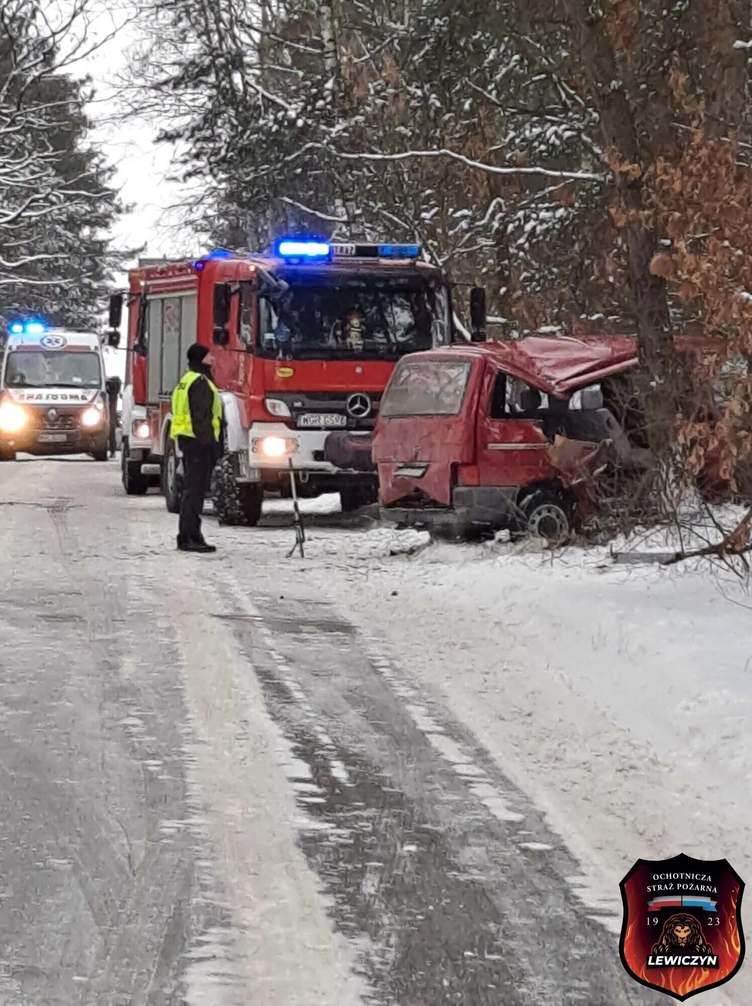 Рятувальники на місці ДТП