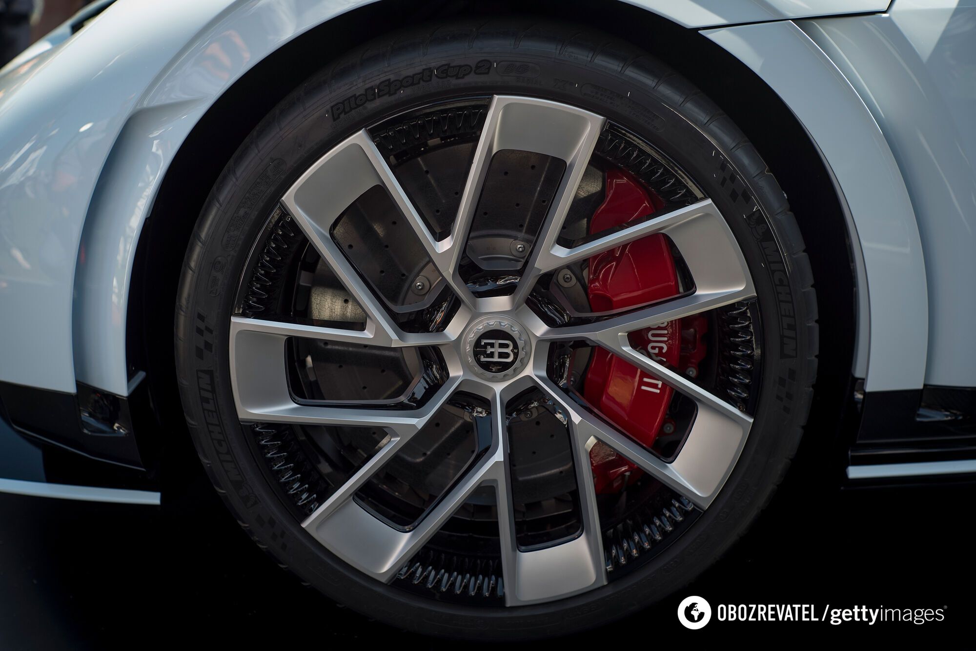 Максимальна швидкість Bugatti Centodieci – 380 км / год