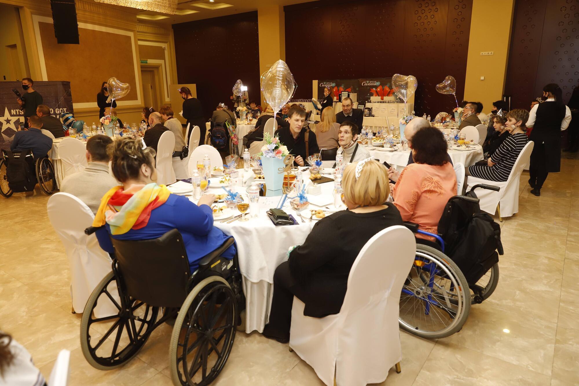 Днепр стал первым городом на постсоветском пространстве, который присоединился к проведению во всем мире балов для людей с инвалидностью