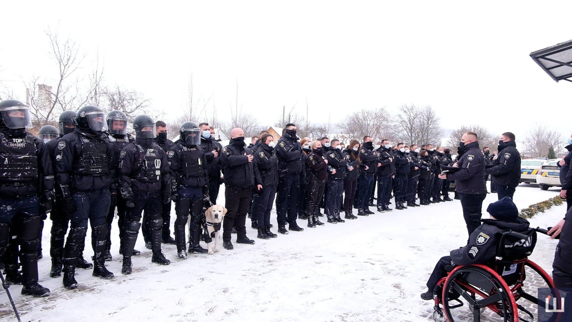 Мальчика приняли в ряды полиции