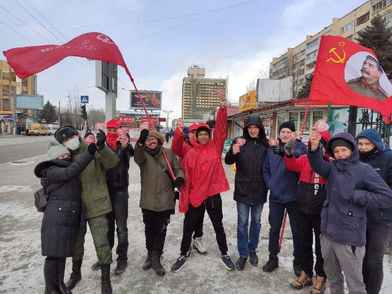 Акцию проводили участники "Союза коммунистов Луганщины".